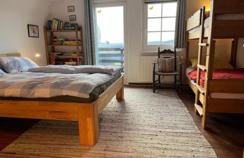 Hain Casa | Eifel Landhaus Panoramablick unter der Burg Olbrück mit Sauna Hottub großer Terrasse und Garten Ideal für Familien