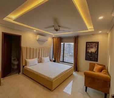 Bahria Town Apartamento | Eiffel Embrace Luxury 1BHK