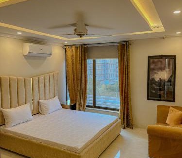 Bahria Town Apartamento | Eiffel Embrace Luxury 1BHK