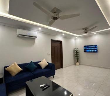 Bahria Town Apartamento | Eiffel Embrace Luxury 1BHK