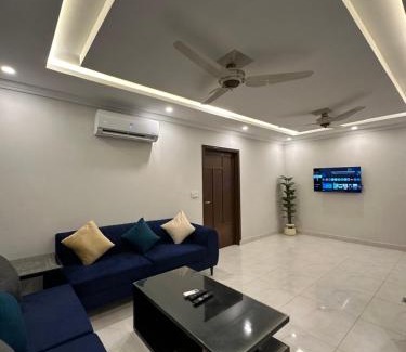 Bahria Town Apartamento | Eiffel Embrace Luxury 1BHK