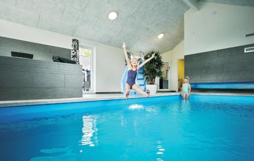 Frederiksvaerk Casa | Eight-Bedroom Holiday Home Frederiksværk With A Room Hot Tub 03