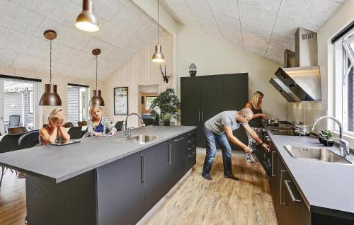 Frederiksvaerk Casa | Eight-Bedroom Holiday Home Frederiksværk With A Room Hot Tub 03