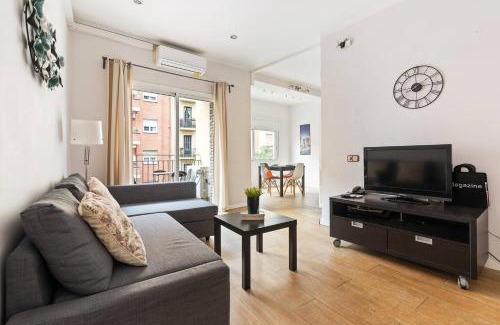 La Nova Esquerra de l'Eixample Apartamento | Eixample Ac, Sunlit Balcony & Prime Location