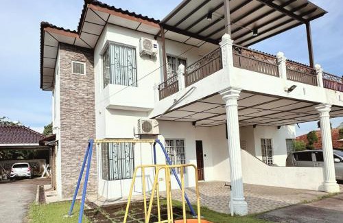 Sungai Tangkas Casa | Eizy Cozy Home