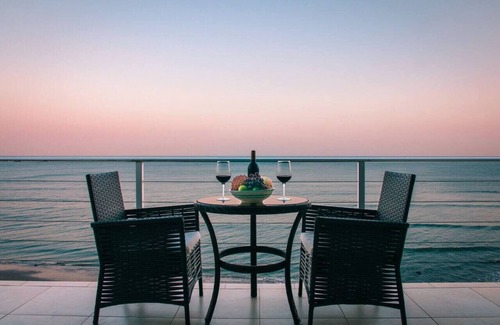 Boca Corona Apartamento | Escape to Paradise Beachfront Suite at Panama's Premier Hotel Golden Cowry Suite