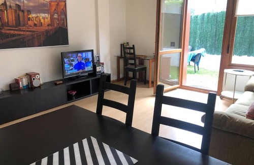La Portilla Apartamento | El Gurugú, bajo con jardin a 200m de la playa de Barro