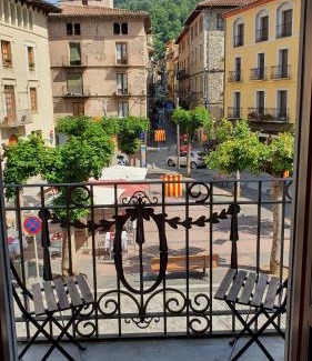 Camprodon Apartamento | EL MUSSOL DE LA VILA Camprodon, balconets amb vistes a la plaça
