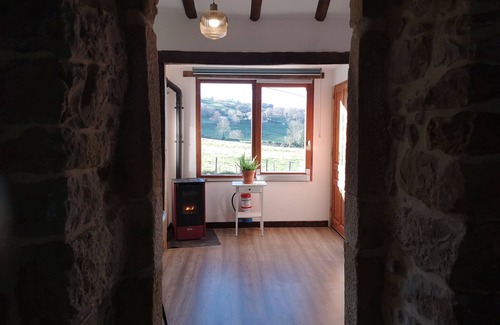 Santa Maria de Cayon Apartamento | El Pajar, rustic apt. & gardens with sheep & hens