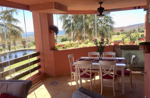Casares Apartamento | El Patio Dona Julia - primera línea Dona Julia hoyo 18 y vistas completas al mar