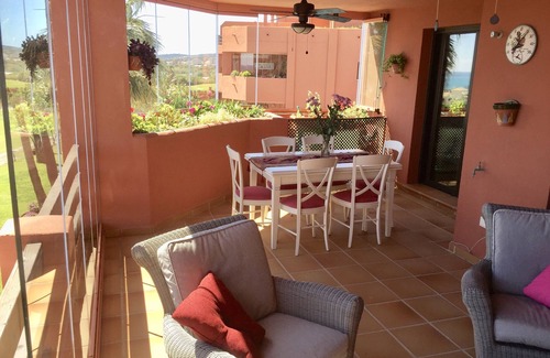 Casares Apartamento | El Patio Dona Julia - primera línea Dona Julia hoyo 18 y vistas completas al mar