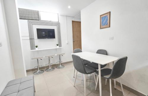 El Poblado Apartamento | El Poblado 4 Bedrooms 2 Baths Private Terrace