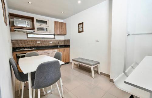 El Poblado Apartamento | El Poblado 4 Bedrooms 2 Baths Private Terrace