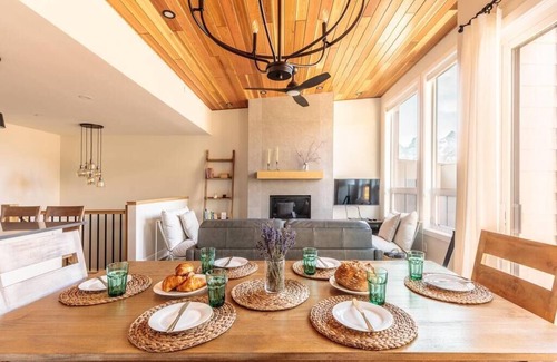 Teepee Town Casa | El Refugio - Private Townhouse with Amazing Views