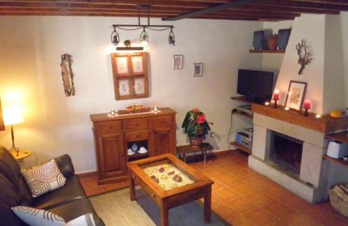 Casas del Abad Apartamento | El Roble. Azagalla Rural