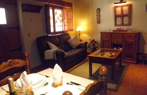 Casas del Abad Apartamento | El Roble. Azagalla Rural