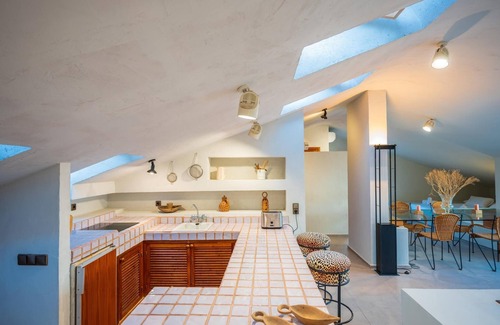 Urbanizacion el Rosario Villa | El Rosario 4 bedroom villa exquisite design 1300m2 plot with fully grown trees