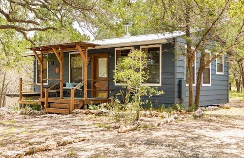 Wimberley Cabina | El Sol: Private Cabin with Hot Tub and Amazing Views, 3 mi to Wimberley Square!