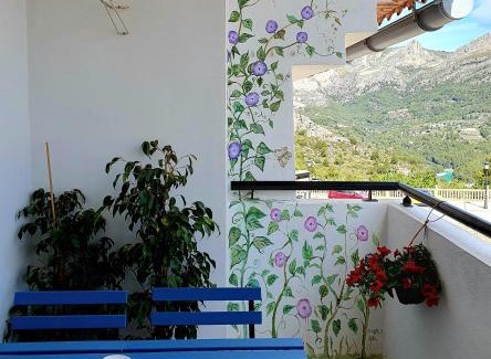 El Castell de Guadalest Apartamento | EL ÚNICO apartment with jacuzzi and art
