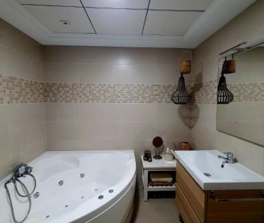 El Castell de Guadalest Apartamento | EL ÚNICO apartment with jacuzzi and art