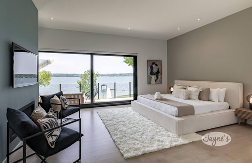 Barrie Cabaña | Elaborate 5 bed 7 bath Luxury Cottage on Lake Simcoe! Five Star Resort! Sunset!
