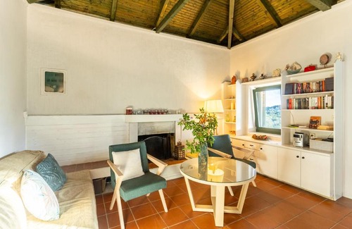 Messini Casa | Elaion Hideaway - Uncover Petalidi's Secrets