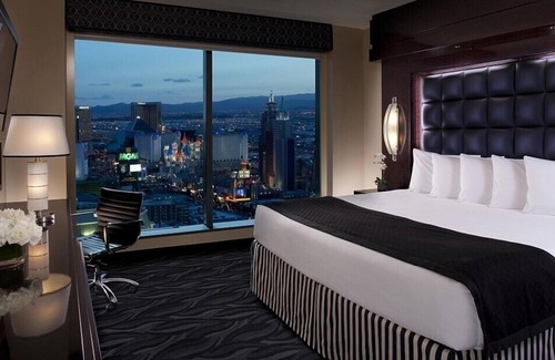 Las Vegas Hotel | Elara Hilton Grand Vacation Deluxe King Suite - Las Vegas, Nevada