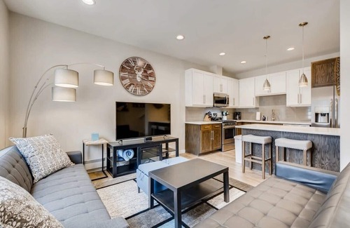 Georgetown Casa | Elbert's Escape / Sleeps 8 / Lakefront Views, New Floors