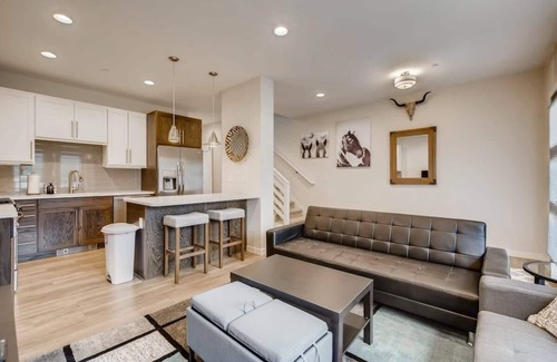 Georgetown Casa | Elbert's Escape / Sleeps 8 / Lakefront Views, New Floors