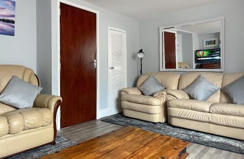 Bridgend Casa | Elder Cottage