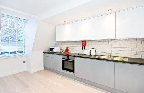 Temple Casa | Eldon Chambers Flat 2 by City Living London