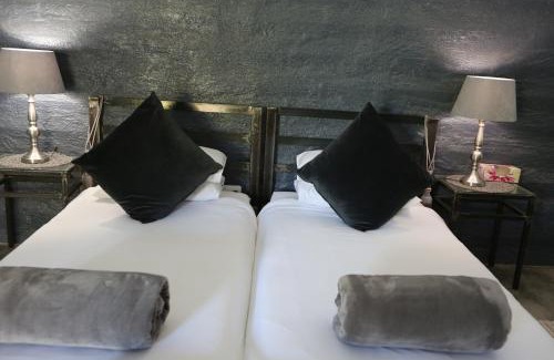 Okaukuejo Casa | Eldorado Lodge