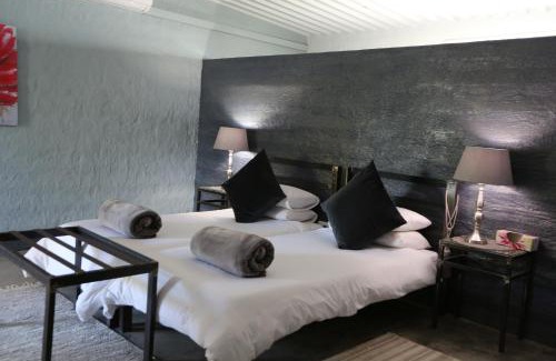 Okaukuejo Casa | Eldorado Lodge