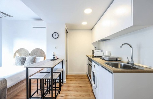 San Sebastian de los Reyes Apartamento | Elegant Studio with Private Terrace by RentitUP