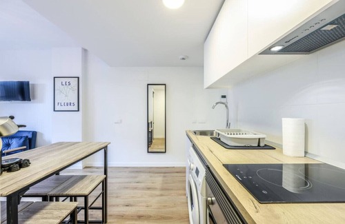San Sebastian de los Reyes Apartamento | Elegant Studio with Private Terrace by RentitUP