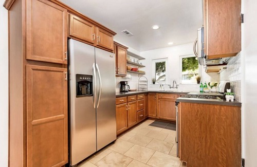 Beach Barber Tract Casa | Electric Ave · Windansea🏖Electric Ave Retreat - Walk to Beach!