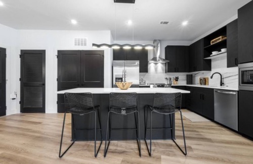 West End Condominio | Electric - Odyssey - West End Top Floor 2 Bedroom - Minutes from Broadway