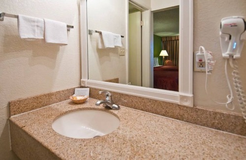 Candler Hotel | Days Inn Asheville West - Southern ¡Cena con nosotros!
