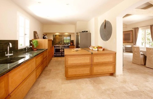 Visan Casa | Elegancia y sencillez en el corazón de los viñedos.