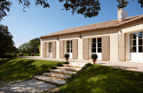Visan Casa | Elegancia y sencillez en el corazón de los viñedos.