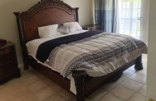 George Bush Park/Eldridge Casa | Elegance Guest House: Quest and Spacious