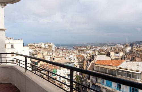 Algiers Apartamento | Elegance in Télemly View of Algiers bay
