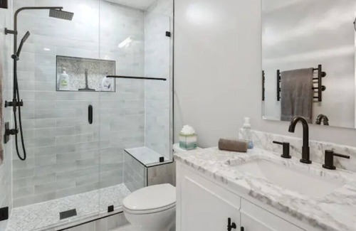 Murfreesboro Casa | Elegance & Serenity. "PRIVATE" 2nd Floor Apartment newly renovated.