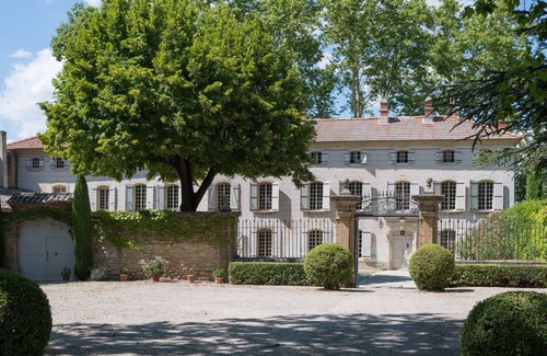 Camaret-sur-Aigues Casa | Hermosa casa de campo XVIII, hermoso parque con piscina.