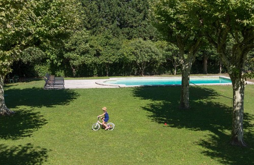 Camaret-sur-Aigues Casa | Hermosa casa de campo XVIII, hermoso parque con piscina.