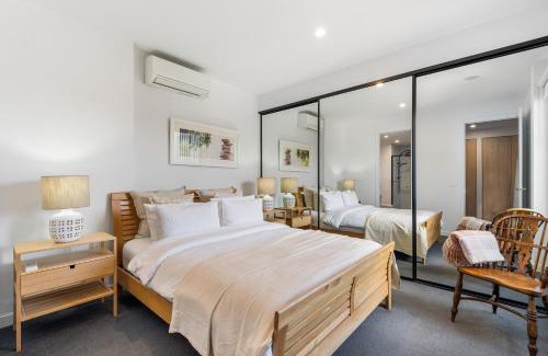 Caulfield North Apartamento | Elegant 2 Bed 2 Bath Apartment at Caulfield Park with Balcony & Parking