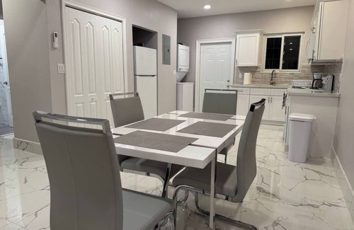 Bahamas Terrace Apartamento | Elegant 2 bed-2 bath