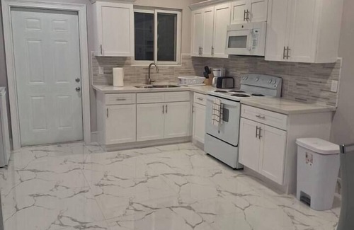 Bahamas Terrace Apartamento | Elegant 2 bed-2 bath