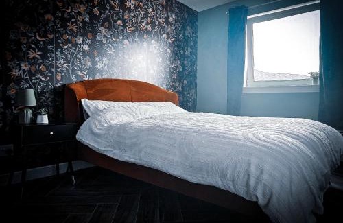 Paisley Apartamento | Elegant 2 Bed Flat Perfect for RAH and Airport