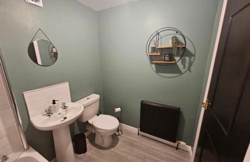 Paisley Apartamento | Elegant 2 Bed Flat Perfect for RAH and Airport